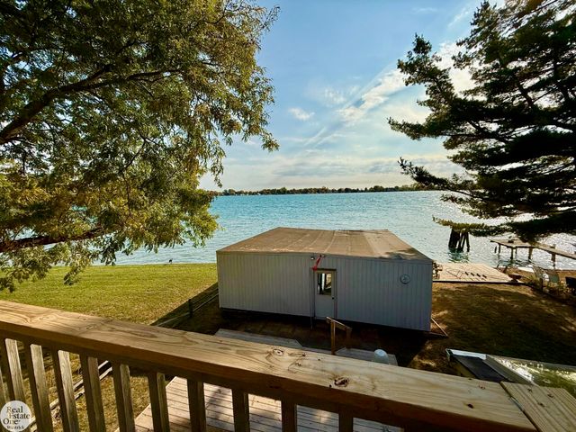 6901 River Road, Cottrellville Twp, MI 48039