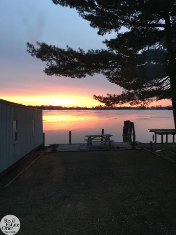 6901 River Road, Cottrellville Twp, MI 48039