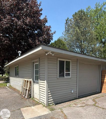 6901 River Road, Cottrellville Twp, MI 48039
