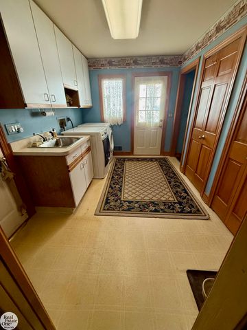 6901 River Road, Cottrellville Twp, MI 48039