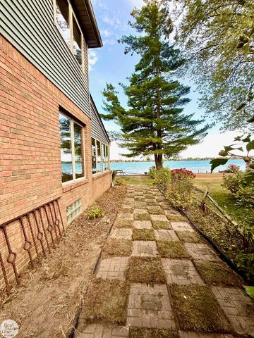 6901 River Road, Cottrellville Twp, MI 48039