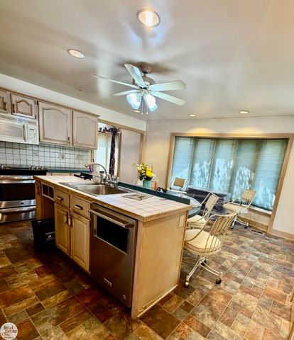6901 River Road, Cottrellville Twp, MI 48039
