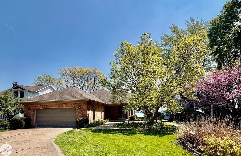6901 River Road, Cottrellville Twp, MI 48039