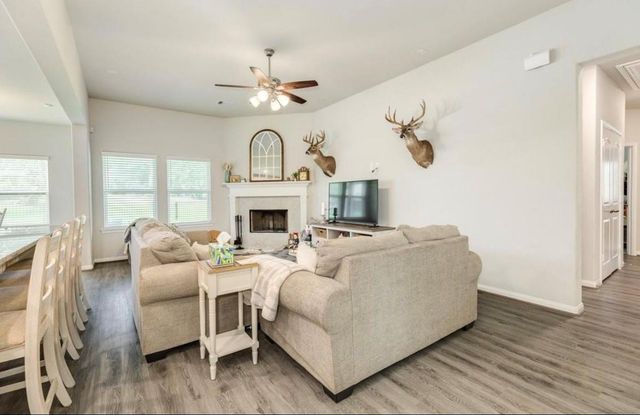 2337 Shalmar Drive, West Columbia, TX 77486