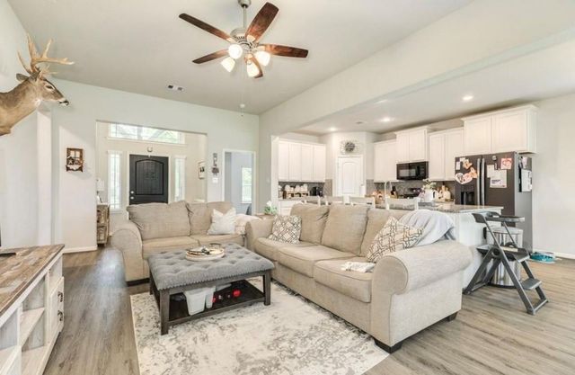 2337 Shalmar Drive, West Columbia, TX 77486