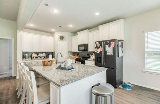 2337 Shalmar Drive, West Columbia, TX 77486