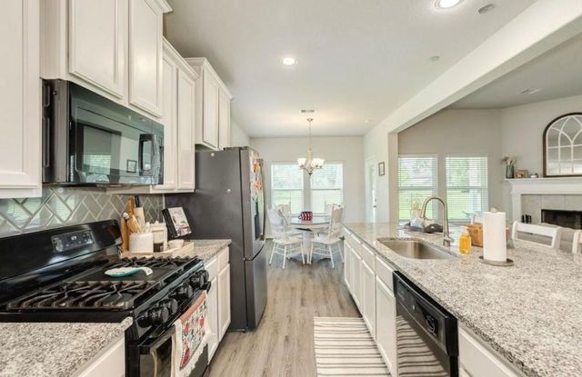 2337 Shalmar Drive, West Columbia, TX 77486