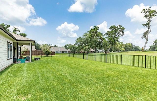 2337 Shalmar Drive, West Columbia, TX 77486