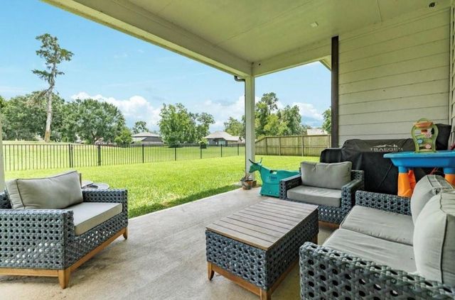 2337 Shalmar Drive, West Columbia, TX 77486