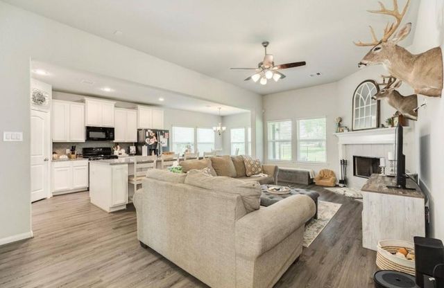 2337 Shalmar Drive, West Columbia, TX 77486