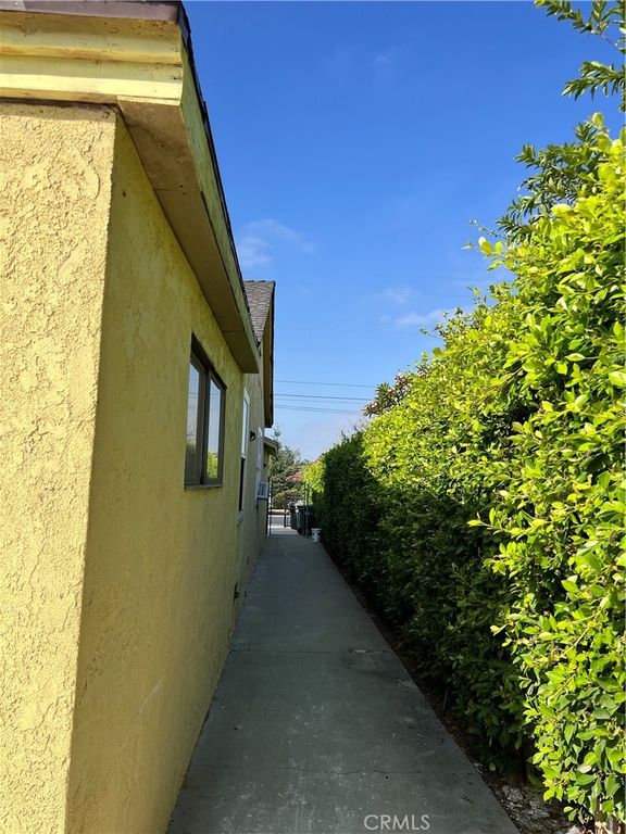 Image 4 of property listing at 14905 central Avenue, Baldwin Park, CA 91706
