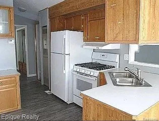 10915 E Goodall Road, Vernon Village, MI 48429