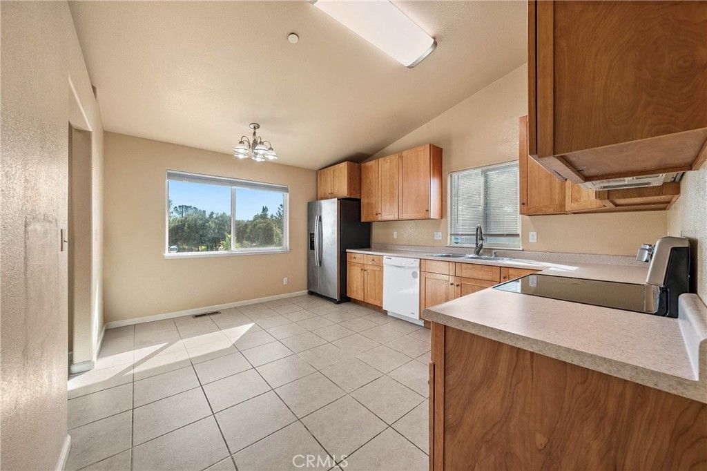 Image 8 of property listing at 3593 Peony Street, Clearlake, CA 95422