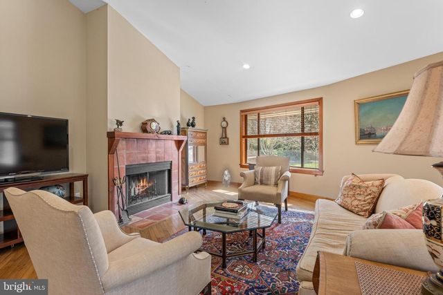 2119 S SUGAN RD, New Hope, PA 18938
