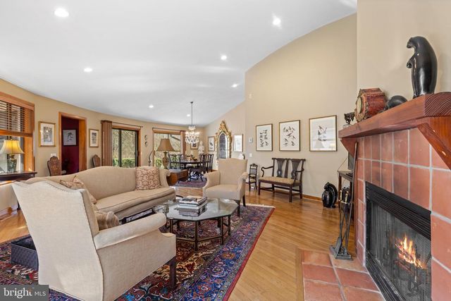 2119 S SUGAN RD, New Hope, PA 18938