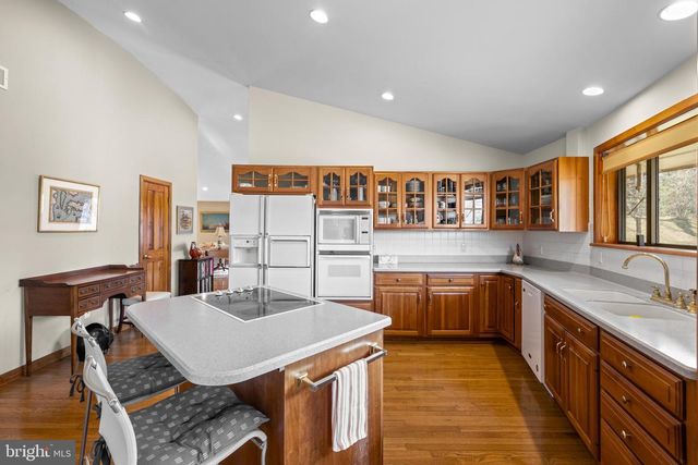 2119 S SUGAN RD, New Hope, PA 18938