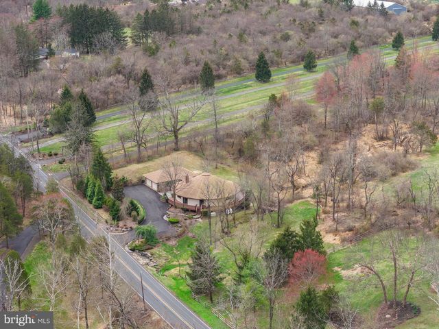 2119 S SUGAN RD, New Hope, PA 18938