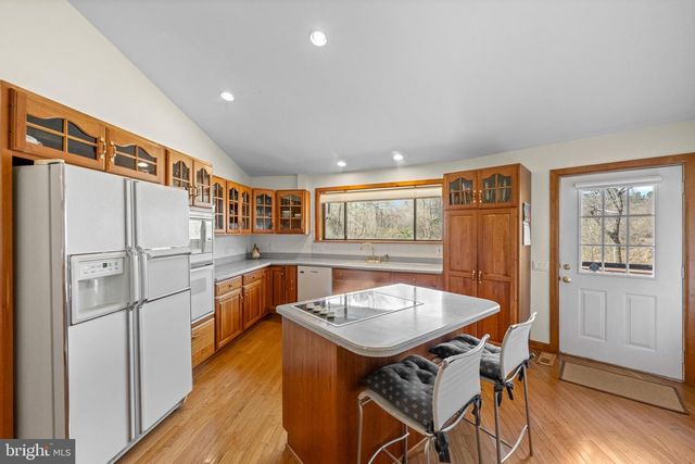 2119 S SUGAN RD, New Hope, PA 18938