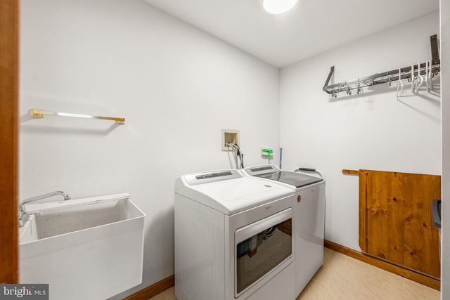 2119 S SUGAN RD, New Hope, PA 18938