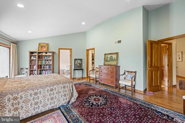 2119 S SUGAN RD, New Hope, PA 18938