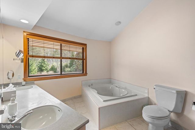 2119 S SUGAN RD, New Hope, PA 18938