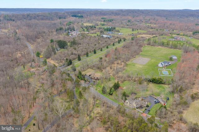 2119 S SUGAN RD, New Hope, PA 18938