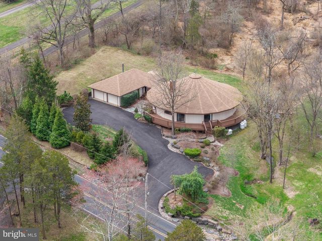 2119 S SUGAN RD, New Hope, PA 18938