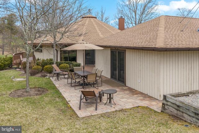 2119 S SUGAN RD, New Hope, PA 18938