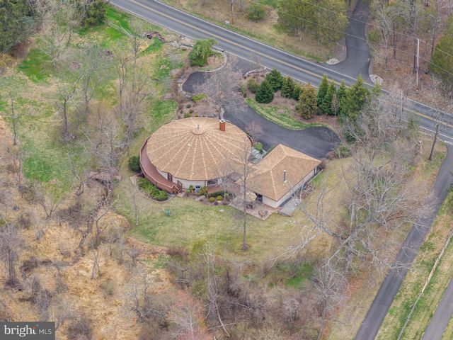 2119 S SUGAN RD, New Hope, PA 18938