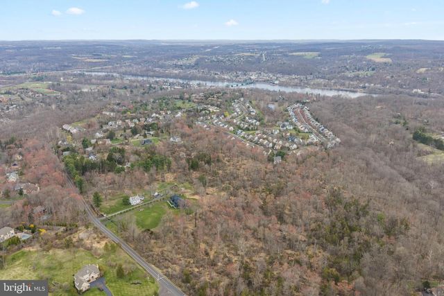 2119 S SUGAN RD, New Hope, PA 18938