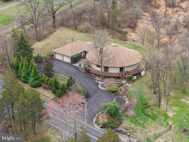 2119 S SUGAN RD, New Hope, PA 18938
