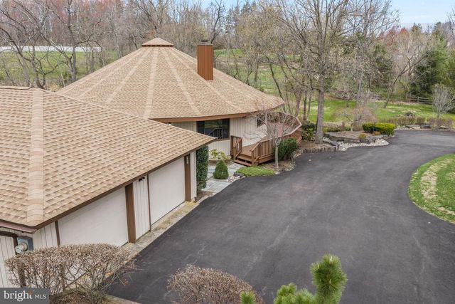 2119 S SUGAN RD, New Hope, PA 18938