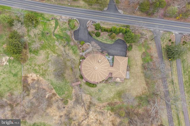 2119 S SUGAN RD, New Hope, PA 18938