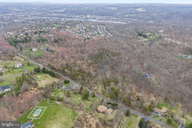 2119 S SUGAN RD, New Hope, PA 18938