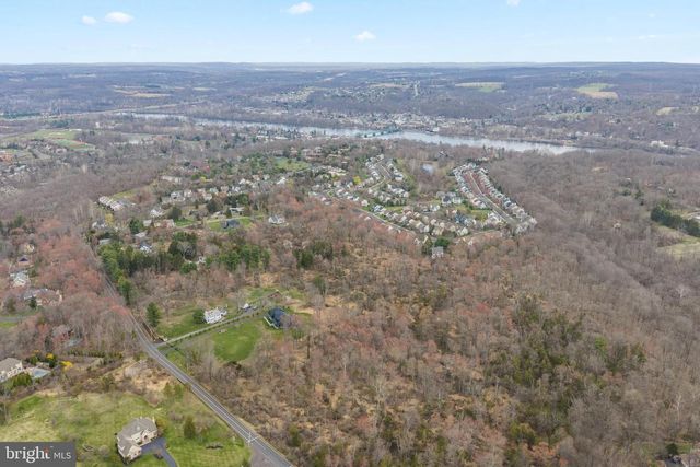 2119 S SUGAN RD, New Hope, PA 18938