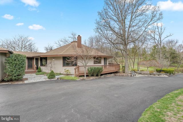 2119 S SUGAN RD, New Hope, PA 18938