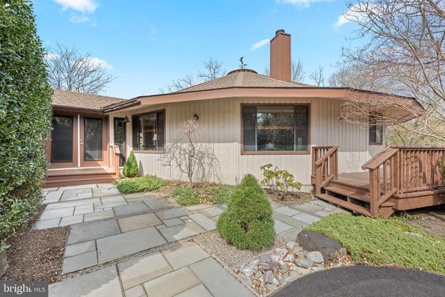 2119 S SUGAN RD, New Hope, PA 18938
