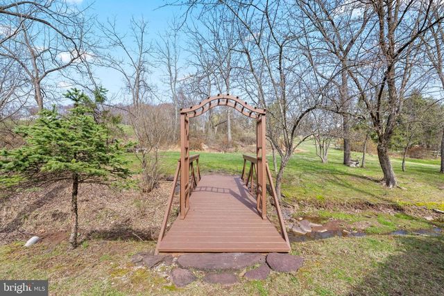 2119 S SUGAN RD, New Hope, PA 18938