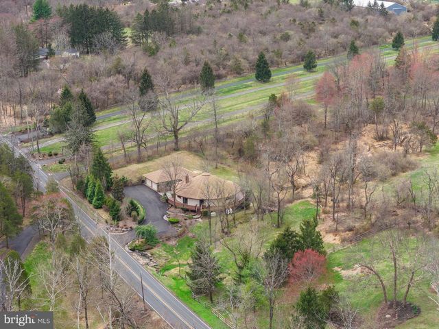 2119 S SUGAN RD, New Hope, PA 18938