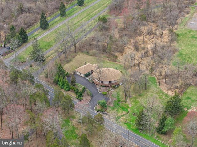 2119 S SUGAN RD, New Hope, PA 18938