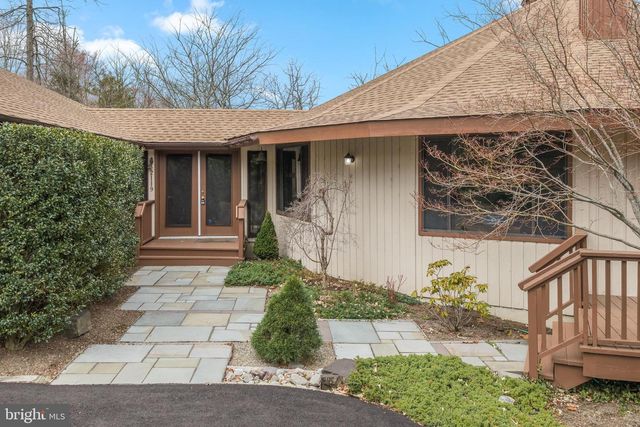 2119 S SUGAN RD, New Hope, PA 18938