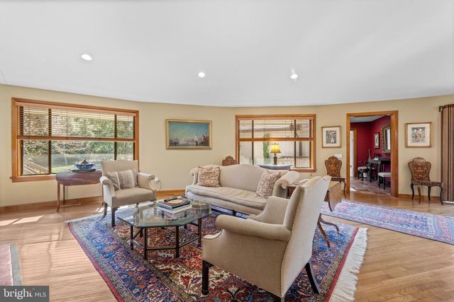 2119 S SUGAN RD, New Hope, PA 18938
