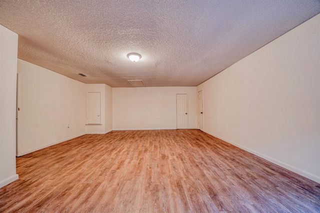 204 Cedarcrest Dr, Marshall, TX 75672