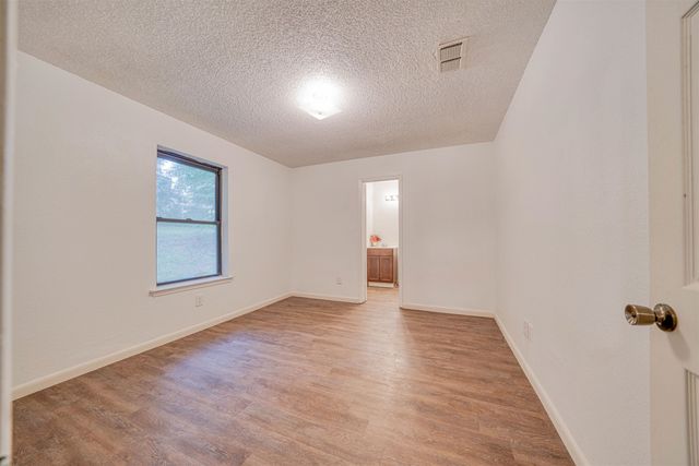 204 Cedarcrest Dr, Marshall, TX 75672