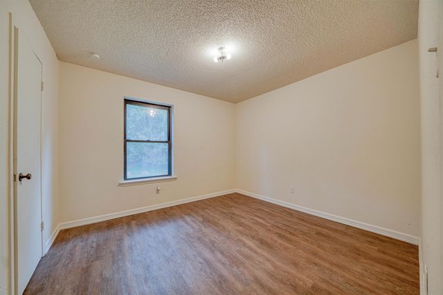 204 Cedarcrest Dr, Marshall, TX 75672