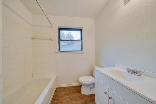 204 Cedarcrest Dr, Marshall, TX 75672