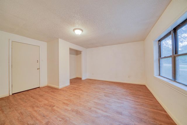 204 Cedarcrest Dr, Marshall, TX 75672