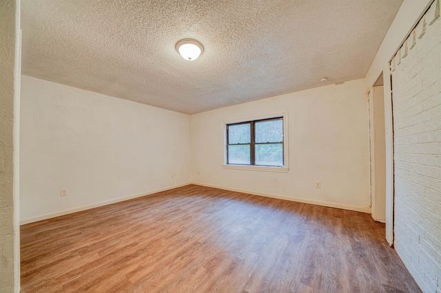 204 Cedarcrest Dr, Marshall, TX 75672