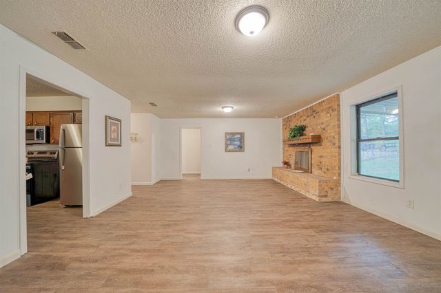 204 Cedarcrest Dr, Marshall, TX 75672