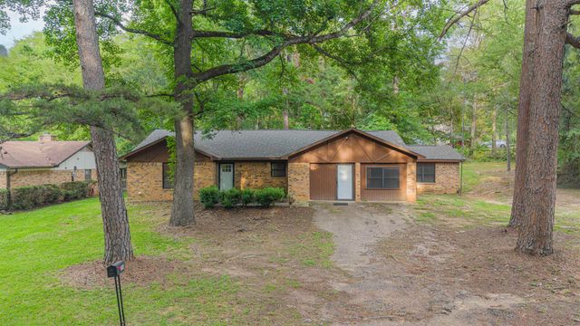 204 Cedarcrest Dr, Marshall, TX 75672